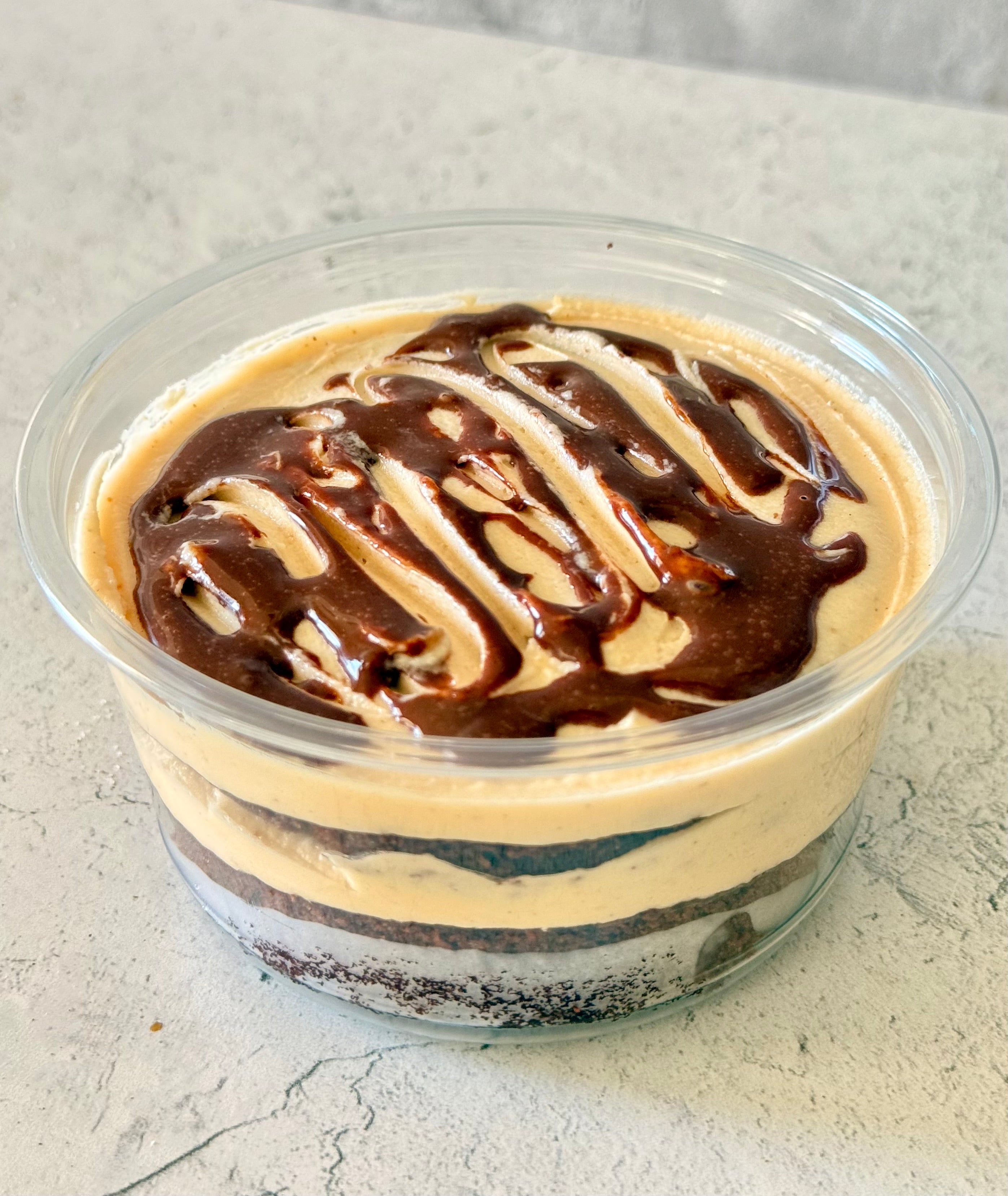 Peanut Butter Chocolate Cake (12oz)
